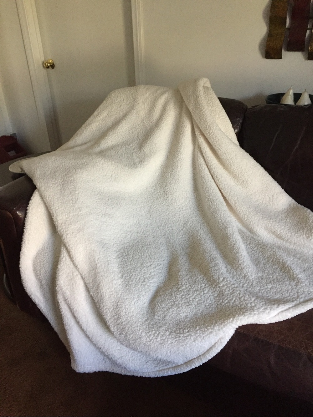 Room Essentials Twin Sherpa throw blanket light cream white great condition